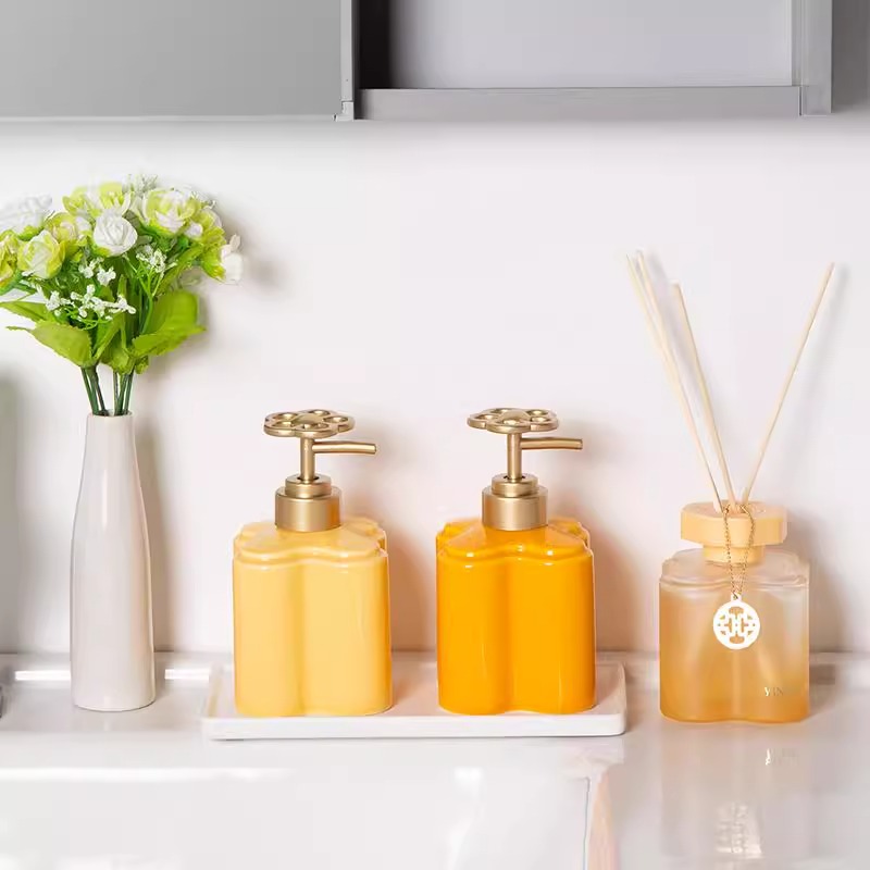 Modern Orange Floral Ceramic L - Water Bottle Blank recension och pris