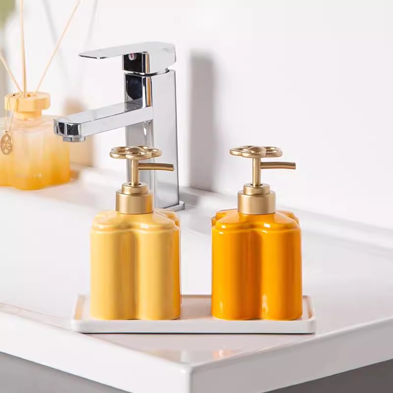 Modern Orange Floral Ceramic L - Water Bottle Blank recension och pris